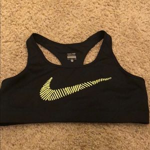 Nike Sport Bra Extra Large (never worn)